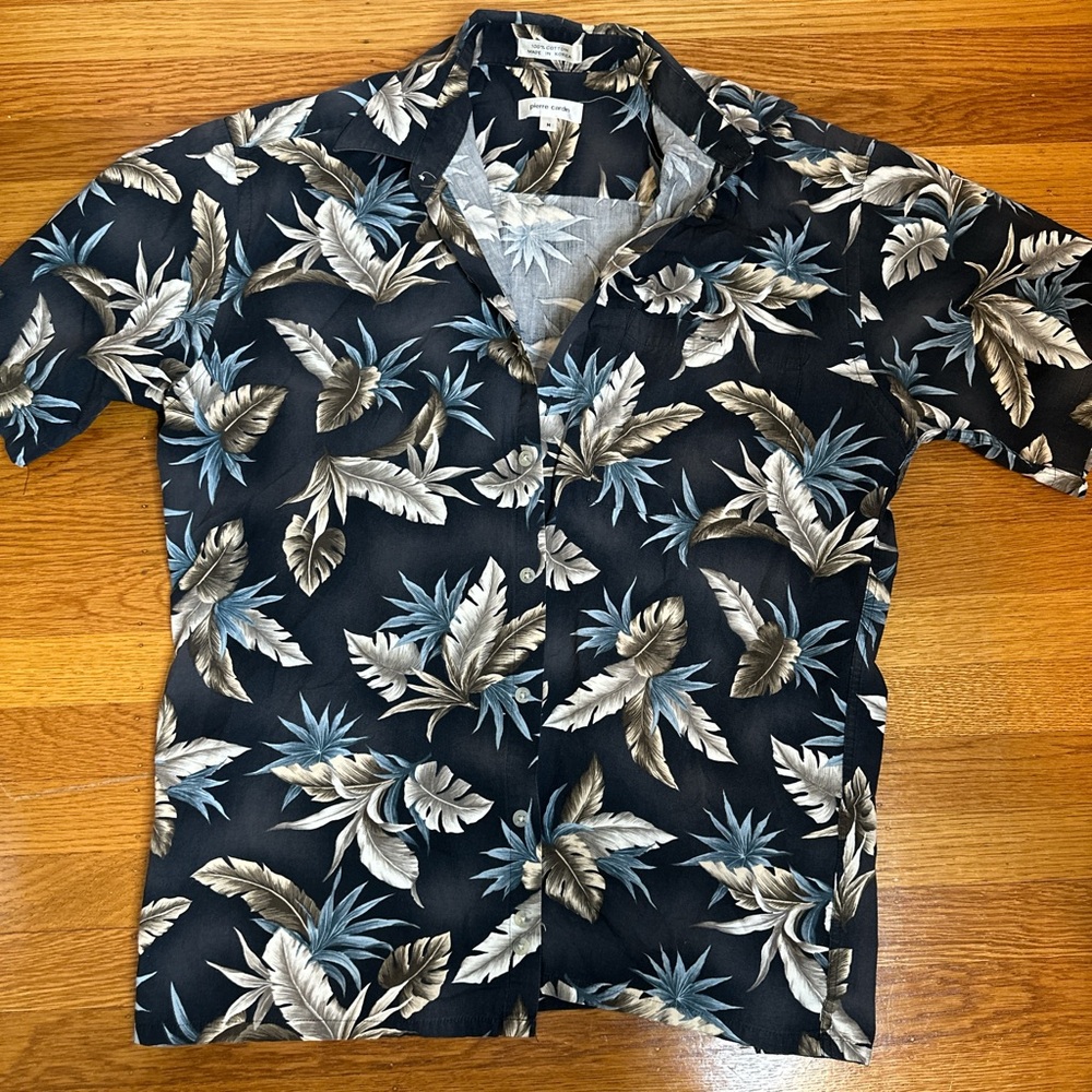 Hawaiian short sleeve button down shirt